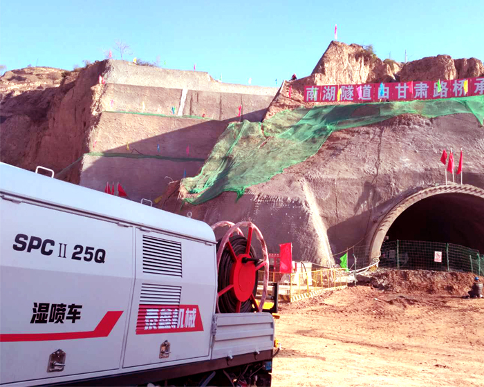 The advantages of tunnel wet shotcrete machines are as follows